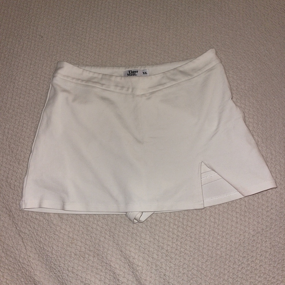 Tiger Mist Daphnie Skort in white